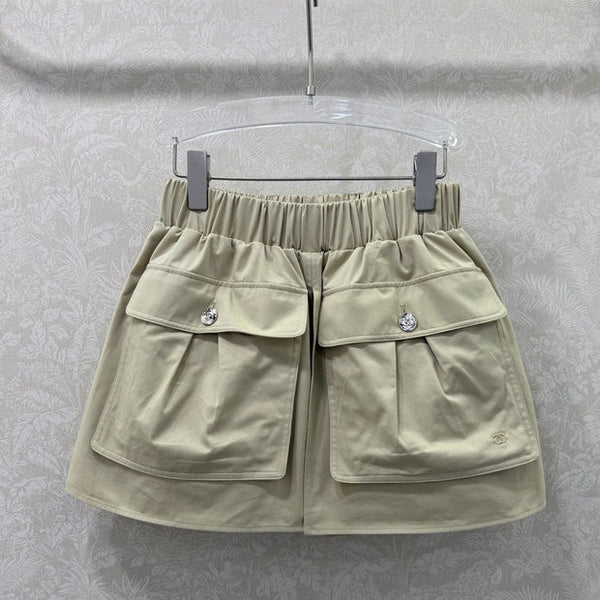 Shorts-jupe cargo Chanel 2026 à grandes poches coton kaki 359637