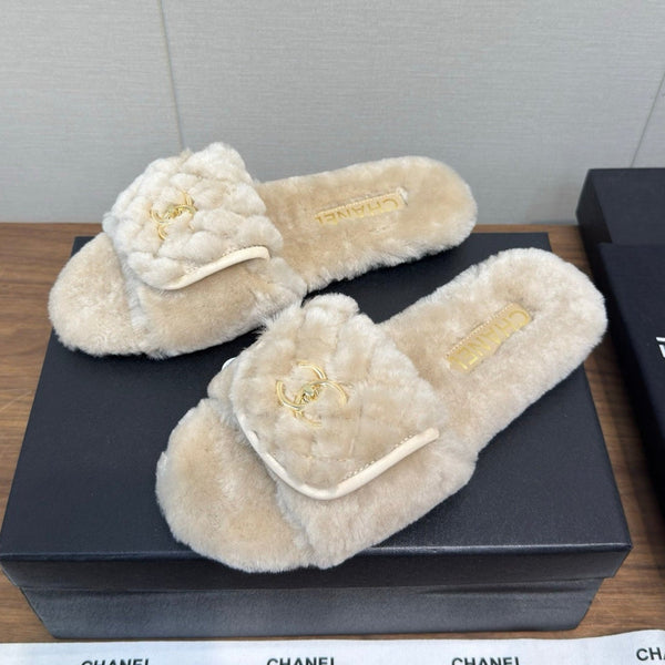 Chanel 25 Slipper Beige Smooth Lambwool 465601
