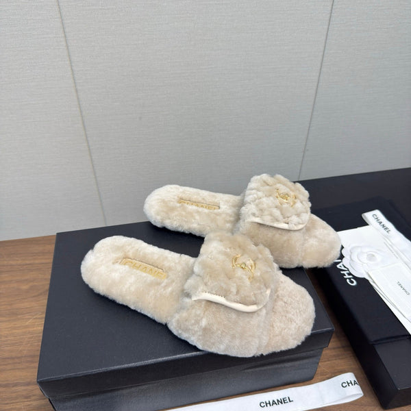 Chanel 25 Slipper Beige Smooth Lambwool 465601