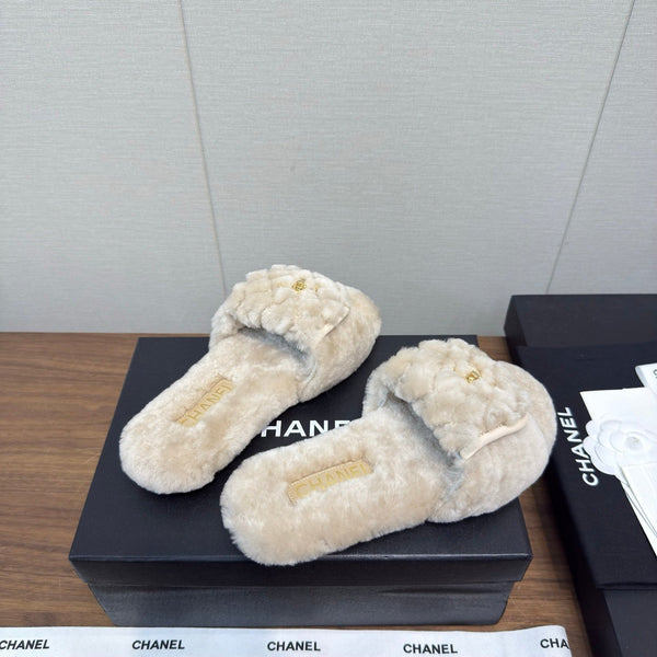 Chanel 25 Slipper Beige Smooth Lambwool 465601