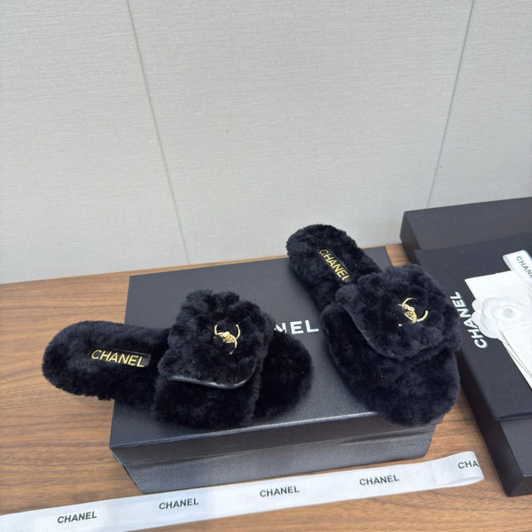 Chanel 25 Slipper black Smooth Lambwool 465602