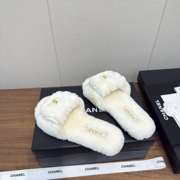 Chanel 25 Slipper White Smooth Lambwool 465603