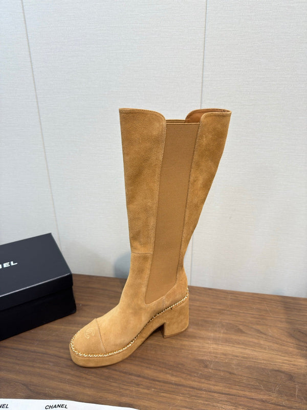 Chanel Stivale Alto in Pelle Scamosciata Cammello 465608