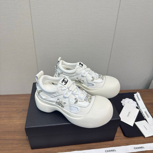 CC 26s Casual Shoes White Canvas 766799