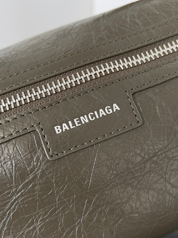 SUPERBUSY SLING BAG 35 IN KHAKI GREEN LAMBSKIN