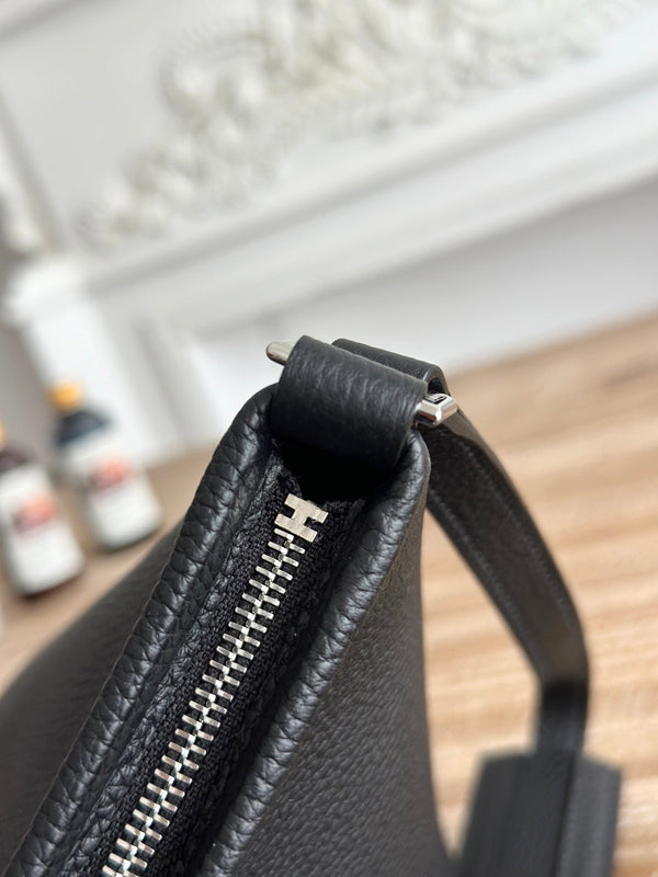 HM Berlingot Shoulder Bag Black Epsom Leather 270325