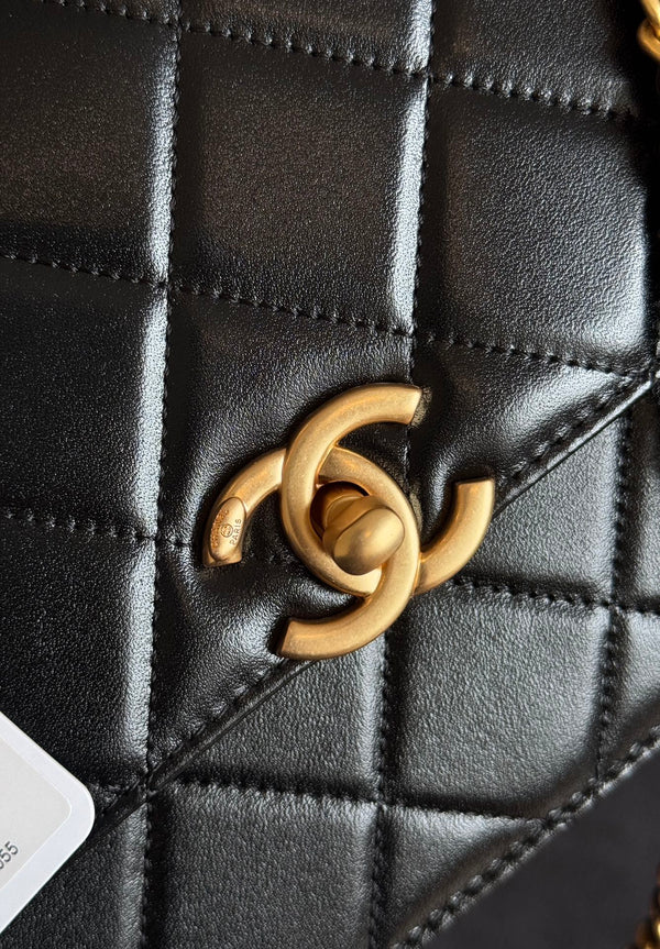 Mini Flap 22cm Pelle di agnello nera Hardware dorato