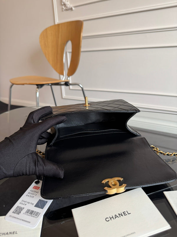 Mini Flap 22cm Pelle di agnello nera Hardware dorato