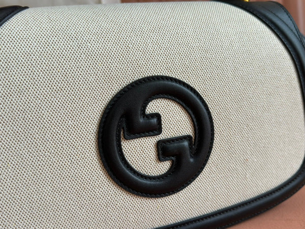 Borsa Gucci Blondie 32 in pelle nera e bianca, tela 239898