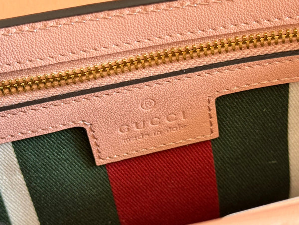 Borsa a tracolla Gucci Emblem Mini in tela e pelle rosa 244541