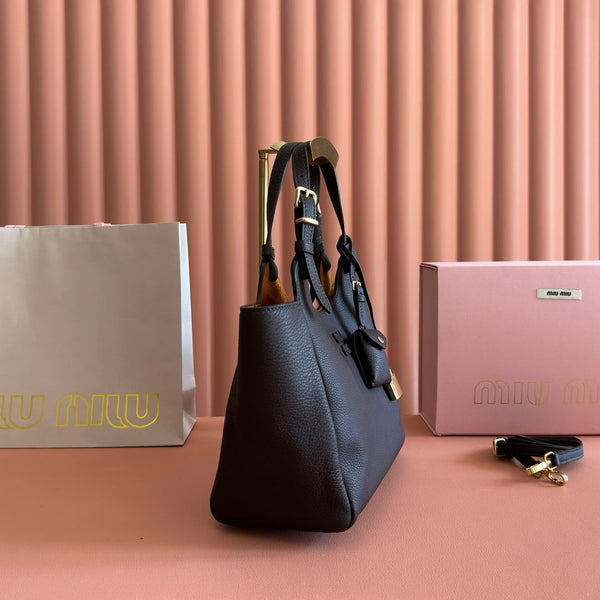 Miu 25ss Sac Seau en Cuir 25.5 Cuir Grainé Noir