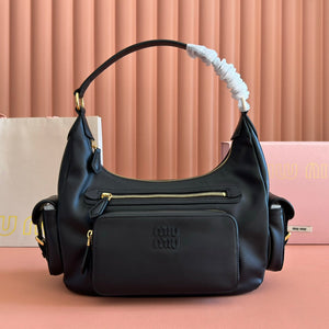 Sac bandoulière Miu Pocket en cuir de veau noir