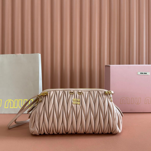 Miu Caprice Clutch Light Pink Matelassé Nappa Leather 280765
