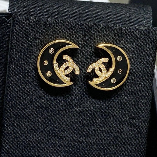 Boucles d'oreilles lune double C émail noir entièrement incrustées de diamants