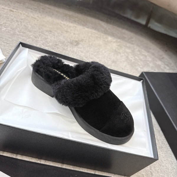 CC 25K Snow Mule 30mm Black Wool Suede 527622
