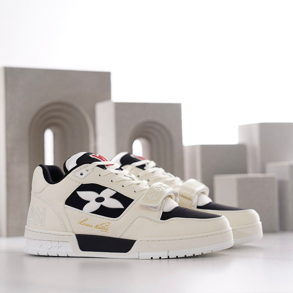 SNEAKER LV TRAINER IN PELLE DI VITELLO BIANCA E CAMOSCIO NERO