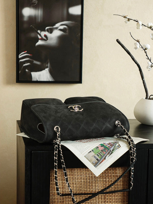 Sac Chanel 25 Classic à rabat simple 35cm en cuir noir 323477