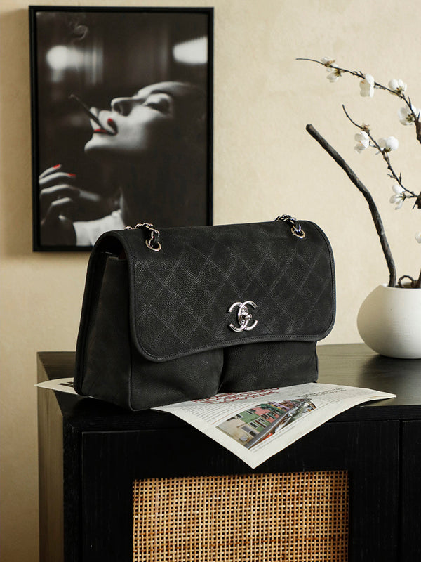 Sac Chanel 25 Classic à rabat simple 35cm en cuir noir 323477