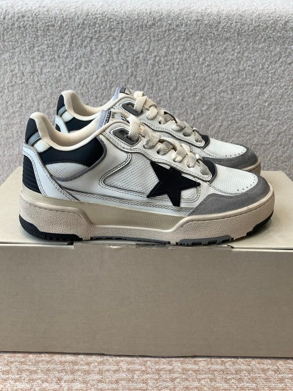 SNEAKERS FORTY2 CON TOMAIA IN VITELLO BIANCO E CAMOSCIO GRIGIO CON STELLA NERA