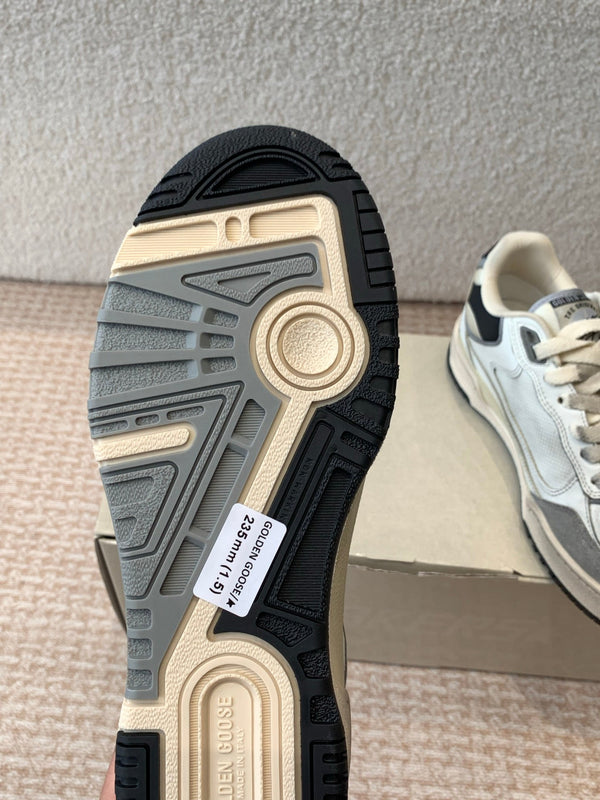 SNEAKERS FORTY2 CON TOMAIA IN VITELLO BIANCO E CAMOSCIO GRIGIO CON STELLA NERA