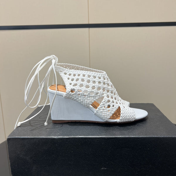 Sandali con zeppa intrecciata a punta tonda Alaia 25 da 75 mm in pelle intrecciata bianca 433566