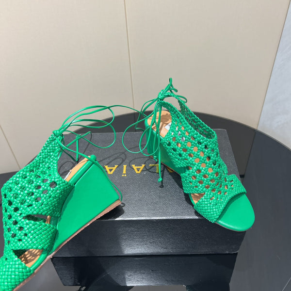 Sandali con zeppa intrecciata a punta tonda Alaia 25 da 75 mm in pelle intrecciata verde 433567