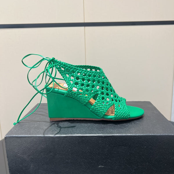 Sandali con zeppa intrecciata a punta tonda Alaia 25 da 75 mm in pelle intrecciata verde 433567