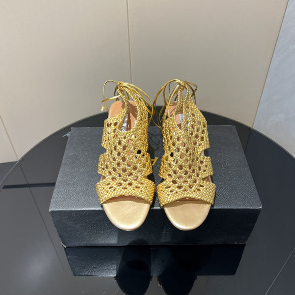 Sandali con zeppa intrecciata a punta tonda Alaia 25, 75 mm, in pelle intrecciata metallizzata oro433569