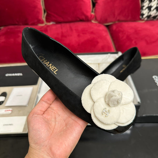 ballerina bianca fiore pelle scamosciata nera pelle di vitello verniciata nera