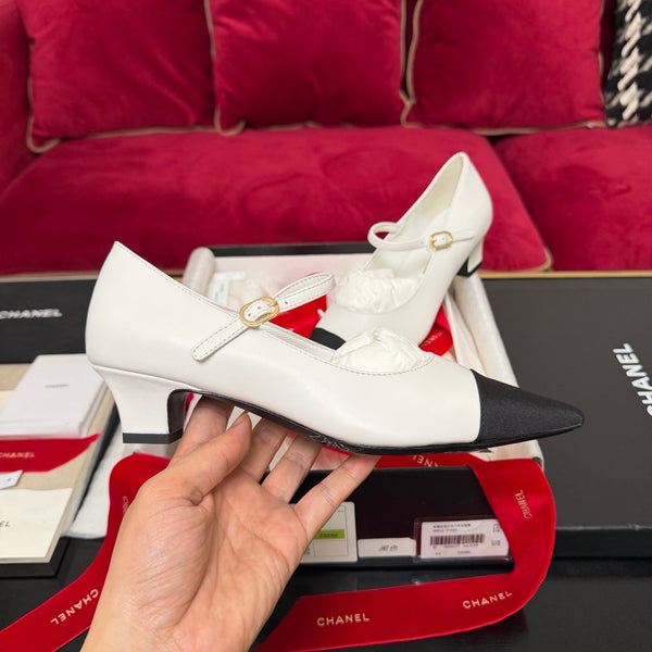 CC 26s Babies Mary Janes Toile Noire Cuir de Veau Blanc 742766