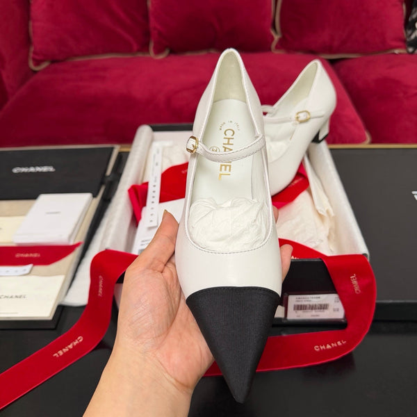 CC 26s Babies Mary Janes Toile Noire Cuir de Veau Blanc 742766