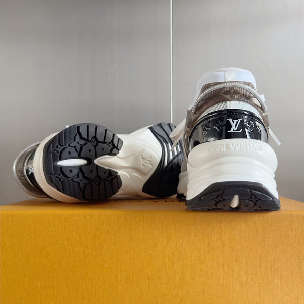 Sneaker LV Run 55 da 55 mm, tessuto a rete in poliestere monogrammato bianco misto marrone nero