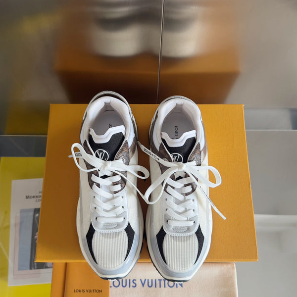 Sneaker LV Run 55 da 55 mm, tessuto a rete in poliestere monogrammato bianco misto marrone nero