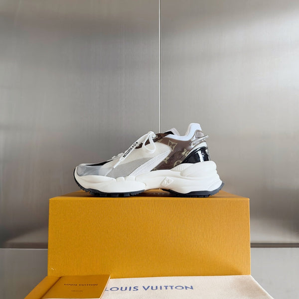 Sneaker LV Run 55 da 55 mm, tessuto a rete in poliestere monogrammato bianco misto marrone nero