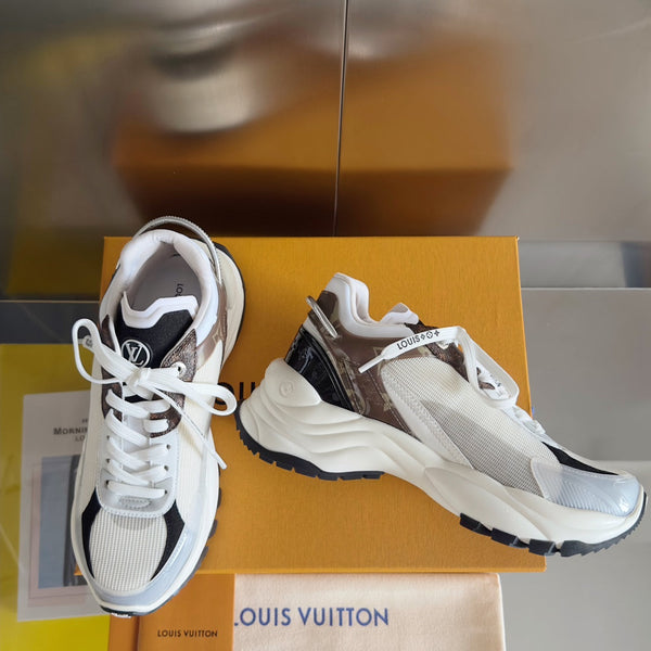 Sneaker LV Run 55 da 55 mm, tessuto a rete in poliestere monogrammato bianco misto marrone nero