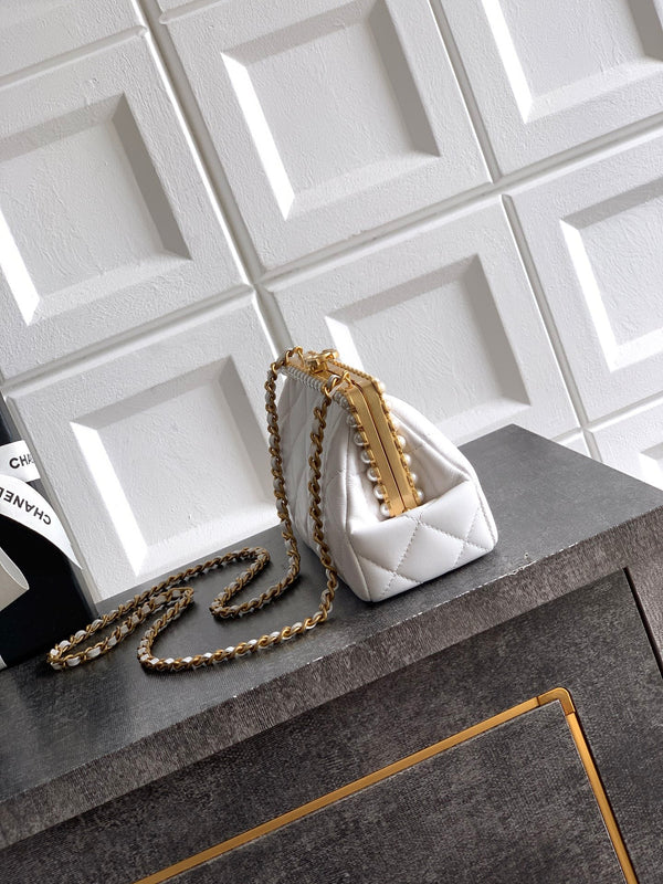 Chanel 2026 Pearl Clutch White Gold Lambskin 321881