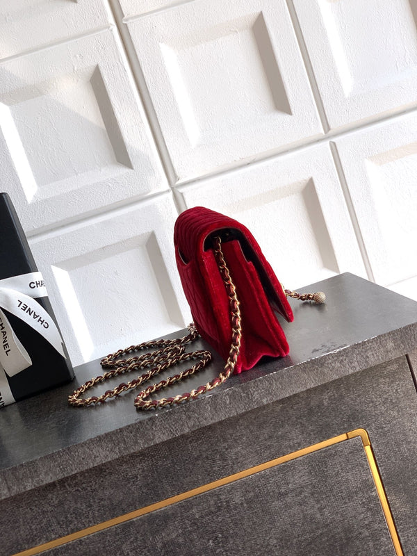 CC 26C Flap Bag 20 Red Velvet