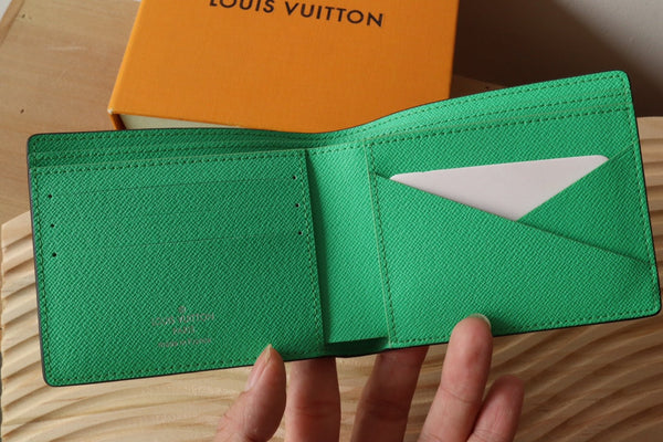 Portafoglio multiplo LV M30995 in tela monogramma verde e pelle Taïga 180059