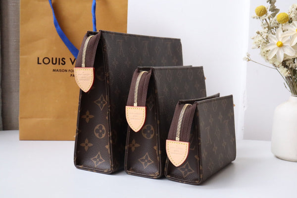 LV Trio Toilet Pouch Marrone Monogram Canvas Pelle di mucca 247994