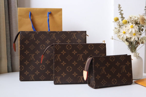 LV Trio Toilet Pouch Marrone Monogram Canvas Pelle di mucca 247994