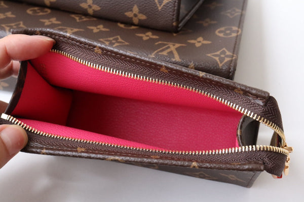 LV Trio Toilet Pouch Marrone Monogram Canvas Pelle di mucca 247994