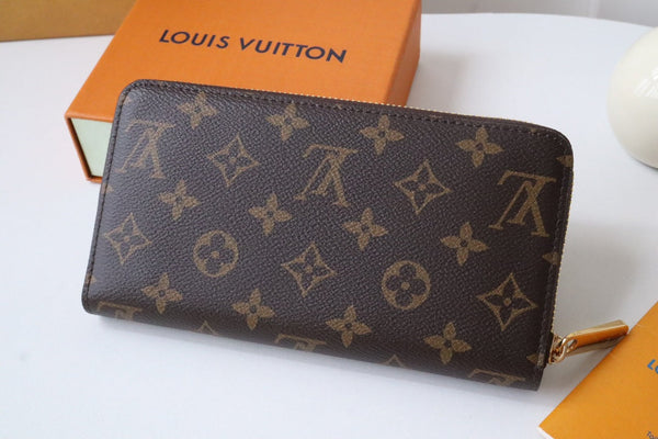Portafoglio con cerniera LV x SY Rabbit in tela monogramma marrone verde 204661