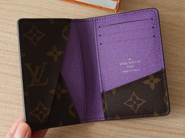 Portafoglio porta carte LV in tela monogramma viola e pelle di mucca 224114