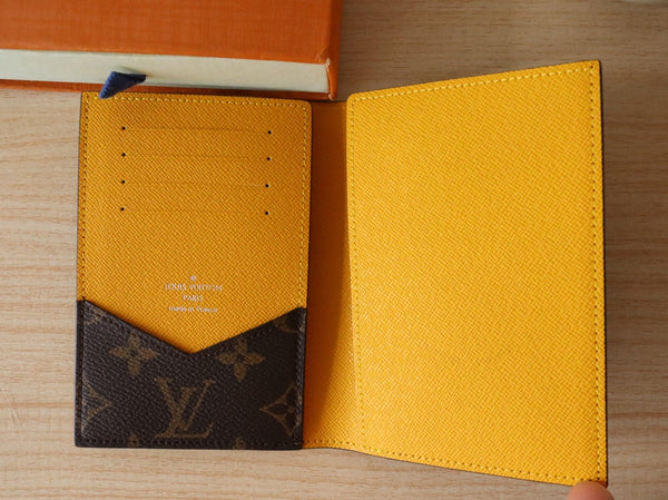 LV M82862 Portapassaporto in tela monogramma gialla 224117