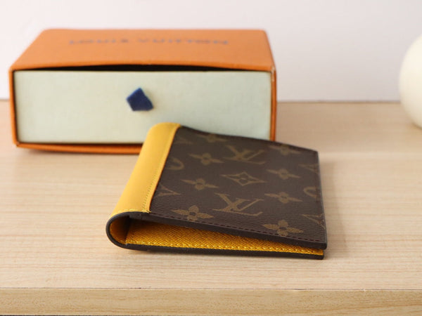 LV M82862 Portapassaporto in tela monogramma gialla 224117
