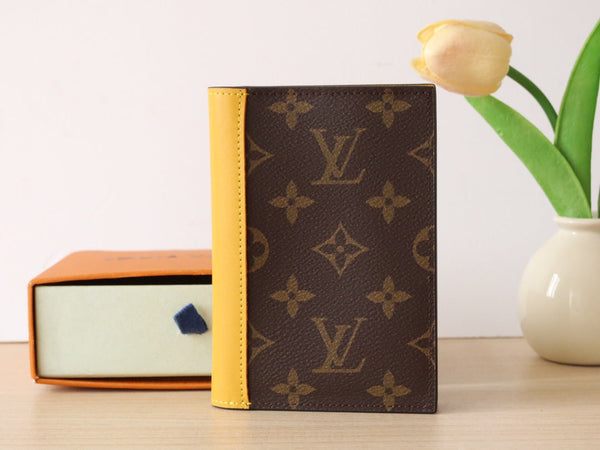LV M82862 Portapassaporto in tela monogramma gialla 224117