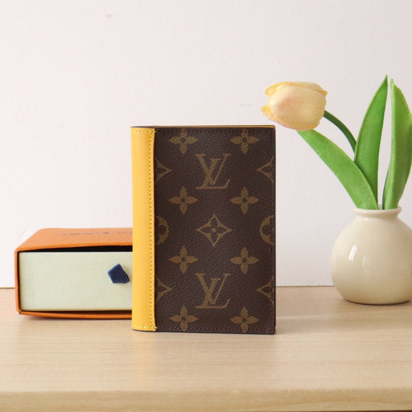 LV M82862 Portapassaporto in tela monogramma gialla 224117