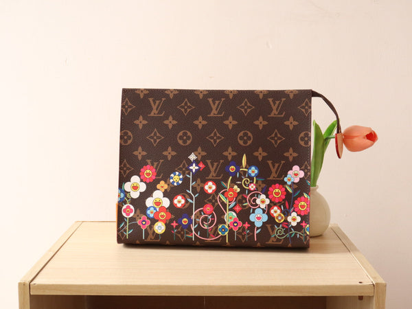 Pochette da toilette LV x TM in tela marrone con monogramma e motivi floreali