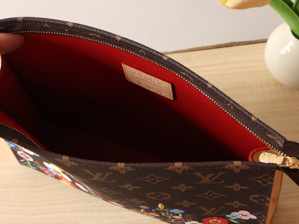 Pochette da toilette LV x TM in tela marrone con monogramma e motivi floreali