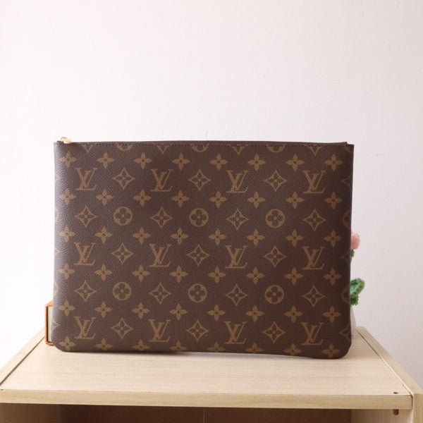 LV Pochette Clés 33 cm Tela monogramma marrone GHW